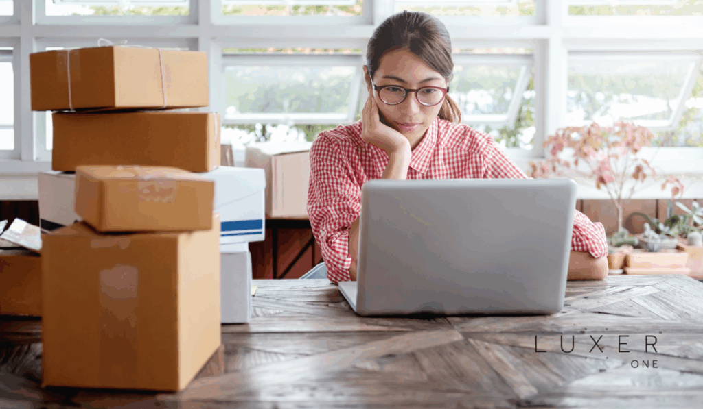 woman online shopping